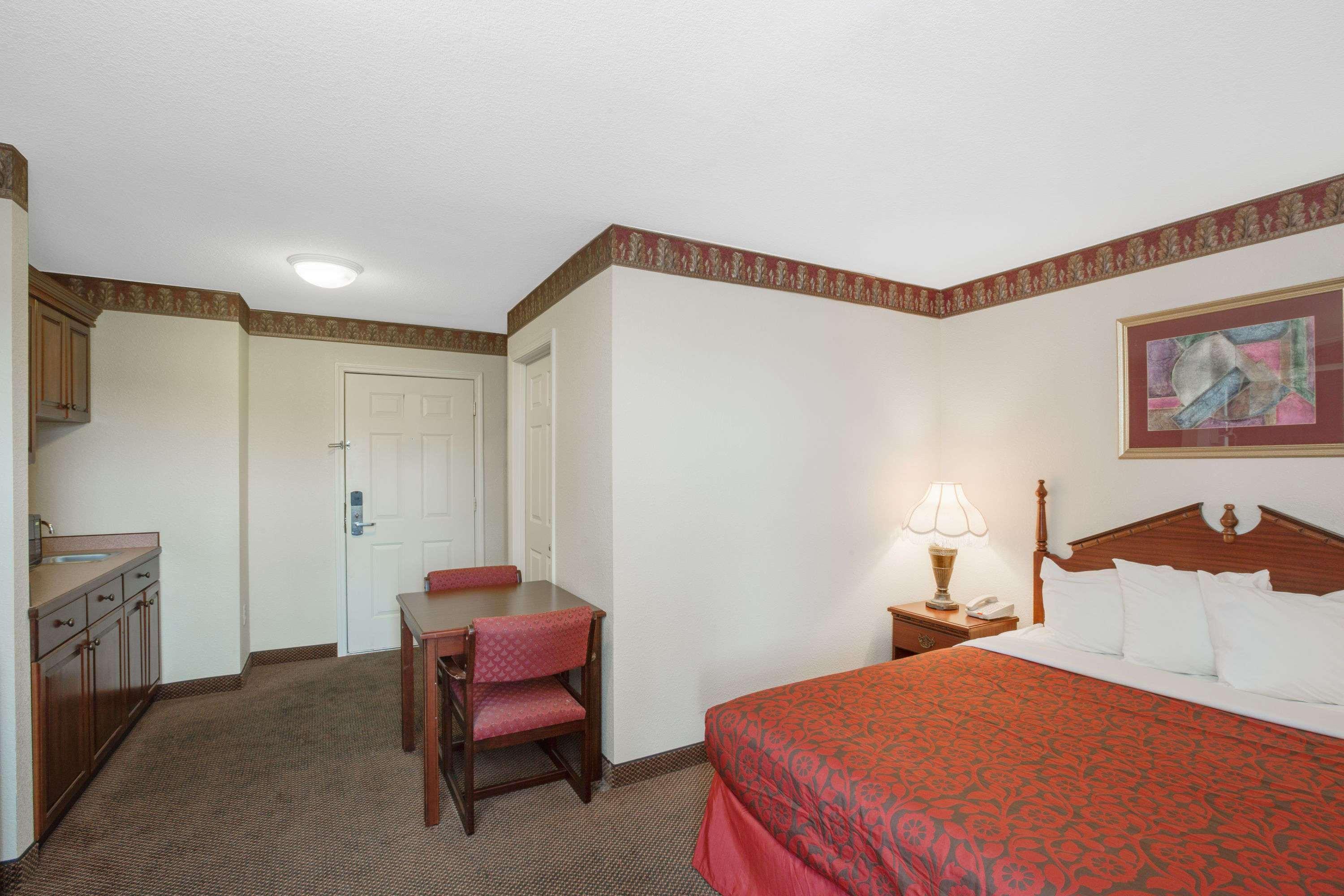 Days Inn By Wyndham Trumann Ar Экстерьер фото