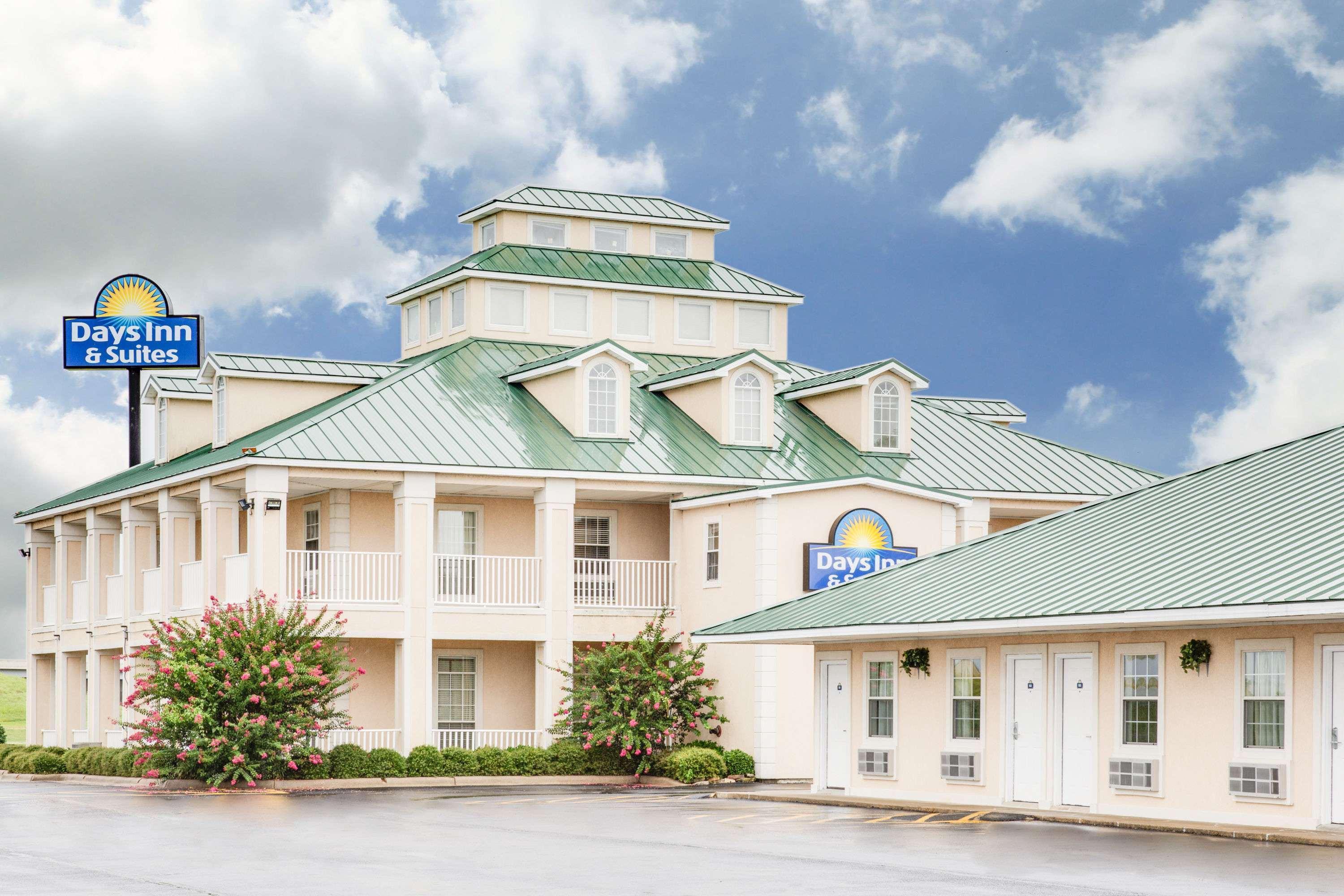 Days Inn By Wyndham Trumann Ar Экстерьер фото