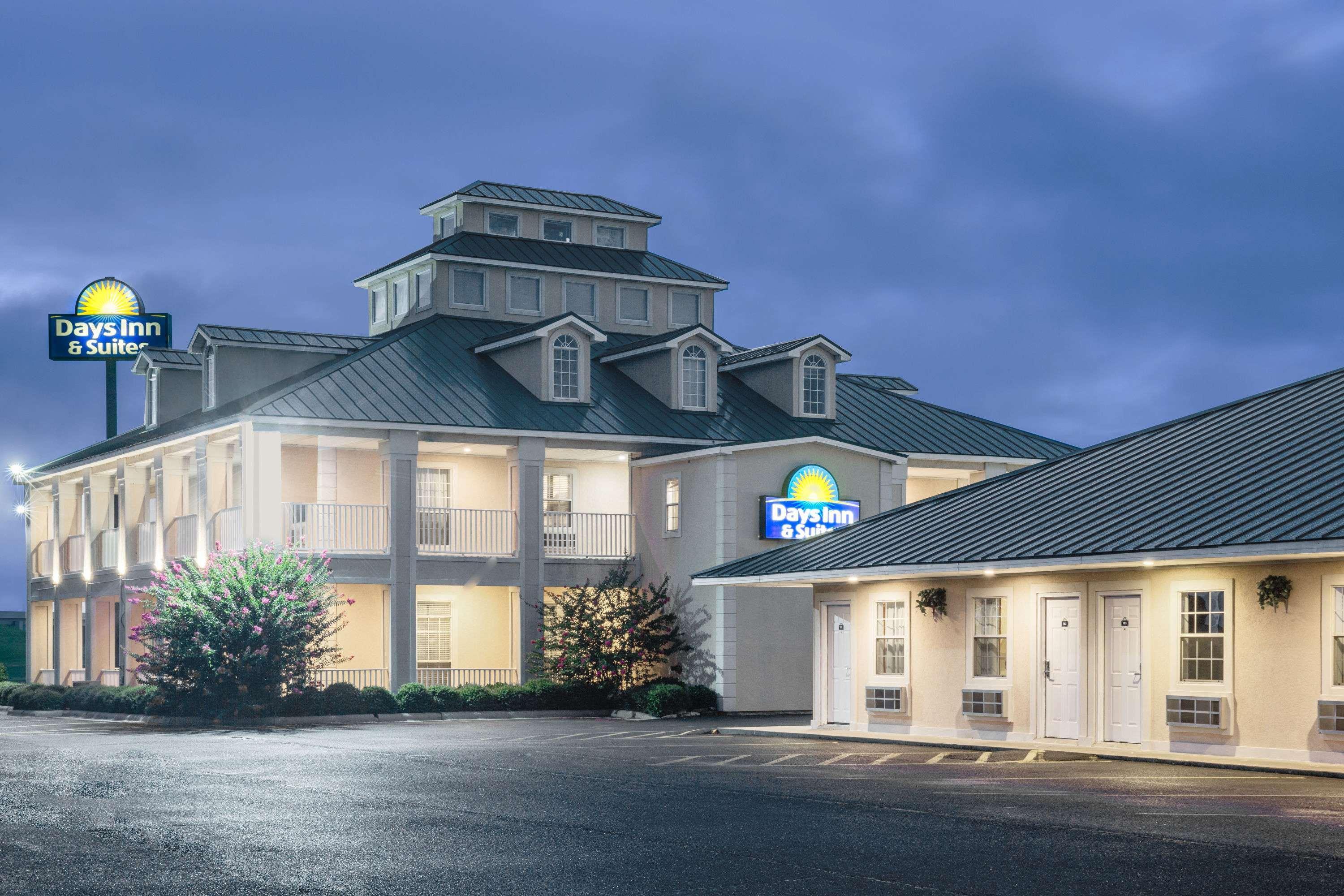 Days Inn By Wyndham Trumann Ar Экстерьер фото